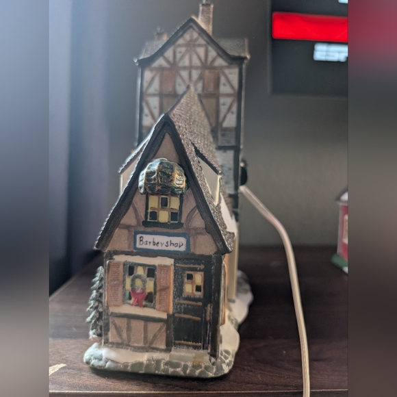 Charming Snowy Village Restaurant - Picture 4 of 6